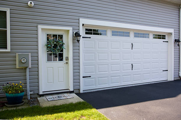24/7 Emergency Garage Door Panel Replacement experts in Commercial Point, OH
